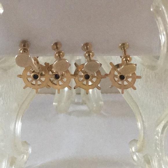 Beautiful screw back earring - Picture 2 of 5